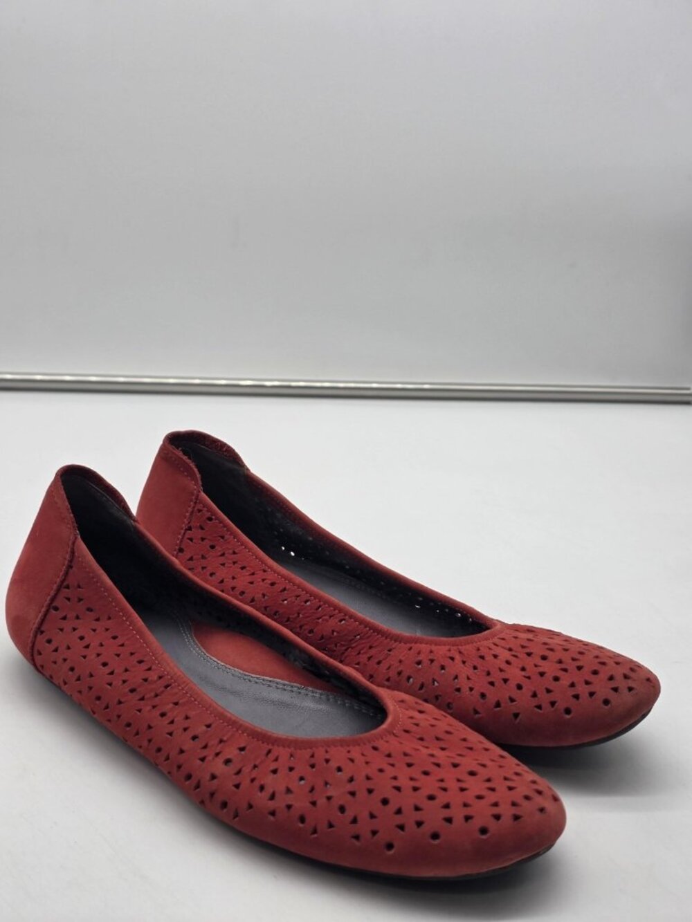 Lemon 'n Lime Shoes Womens Size 8.5 Red Ballet Flats Perforated Leather Comfort